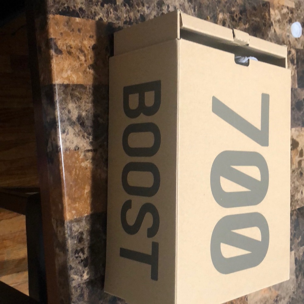 Yeezy boost 700